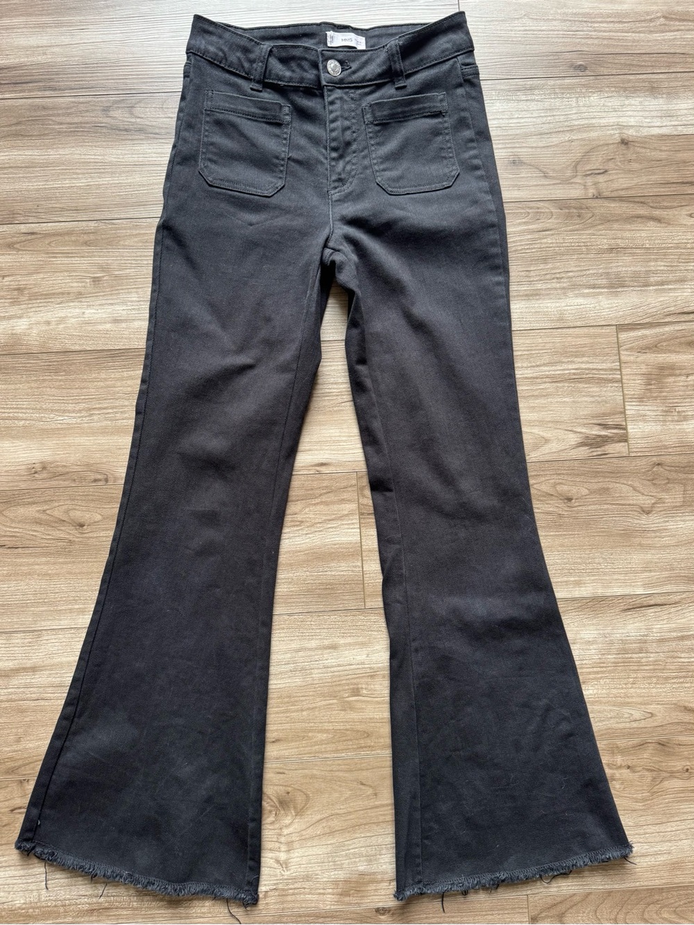 Mango MNG Teen Girl Black Flare Jeans Size XS front patch pockets frayed raw hem